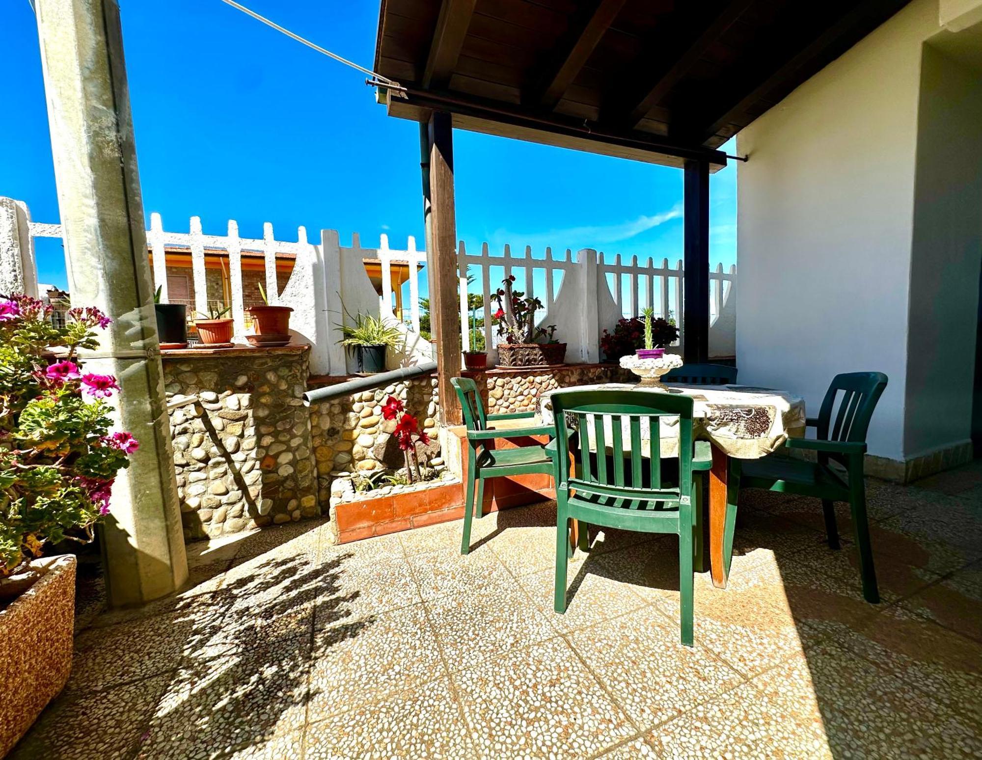 Casa Del Sole Apartment Campofelice Di Roccella Luaran gambar