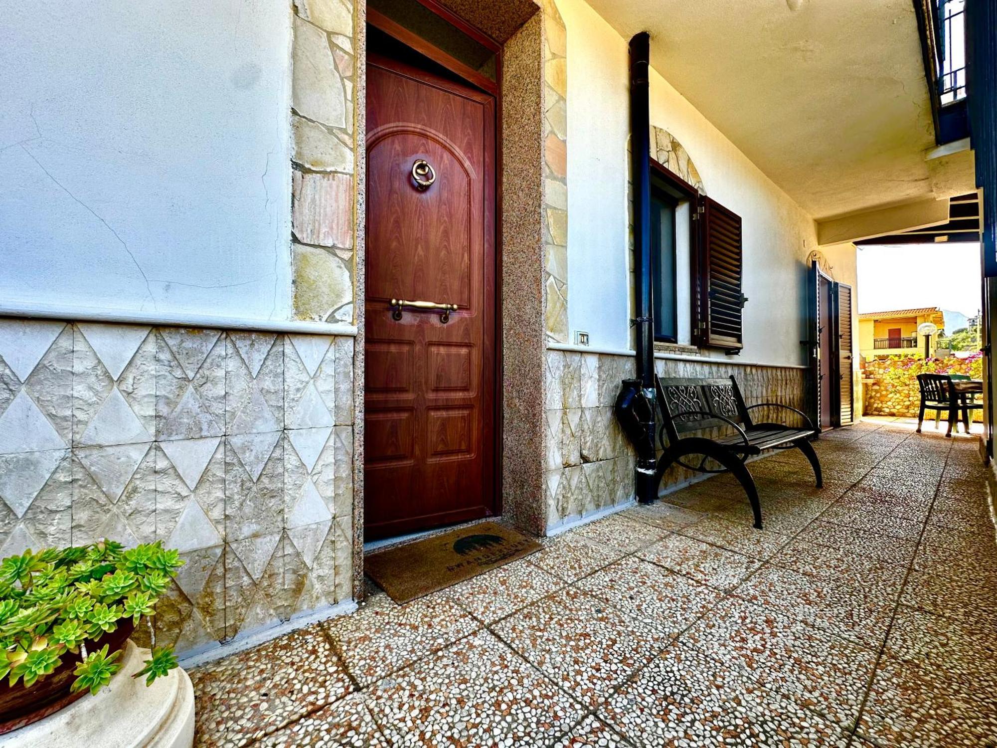 Casa Del Sole Apartment Campofelice Di Roccella Luaran gambar